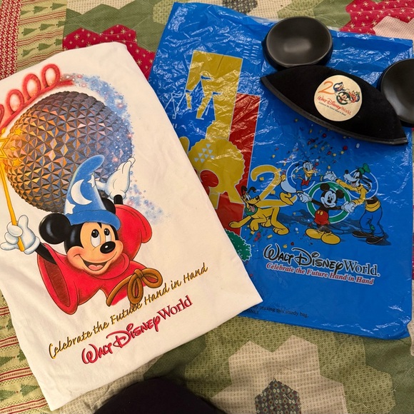 The design showcases Sorcerer Mickey Mouse from Disney's Fantasia. - Picture 1 of 2